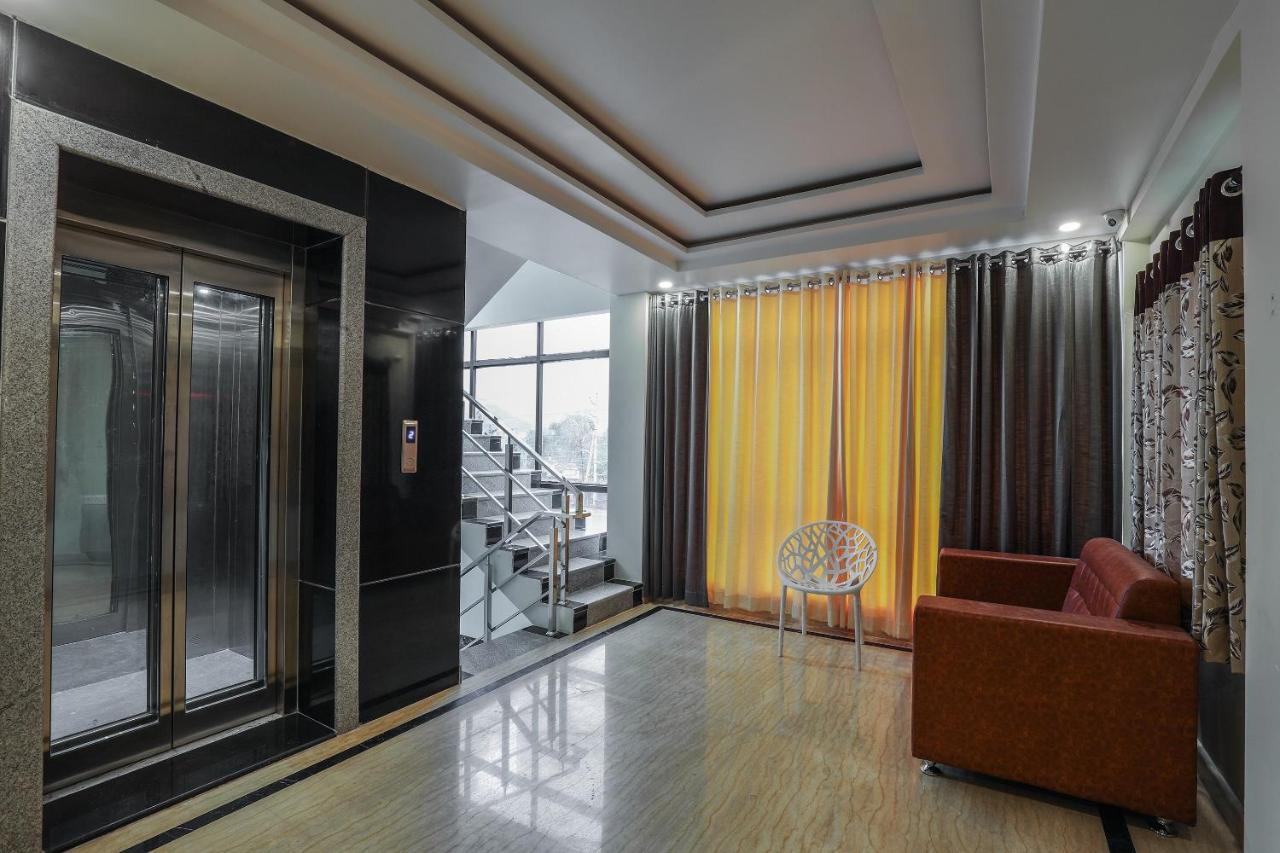 Vijayawāda Oyo 16155 Hotel Dcm Grand מראה חיצוני תמונה