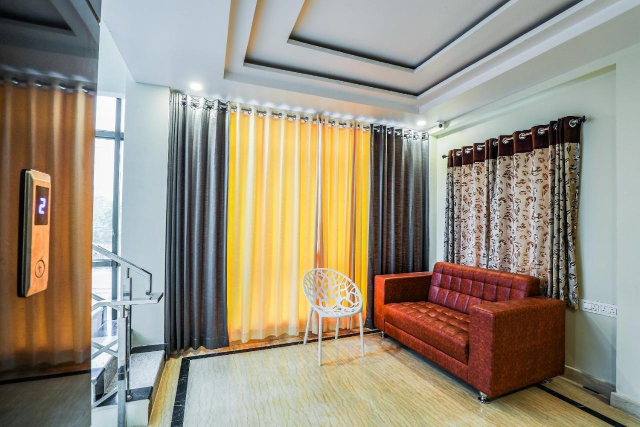 Vijayawāda Oyo 16155 Hotel Dcm Grand מראה חיצוני תמונה